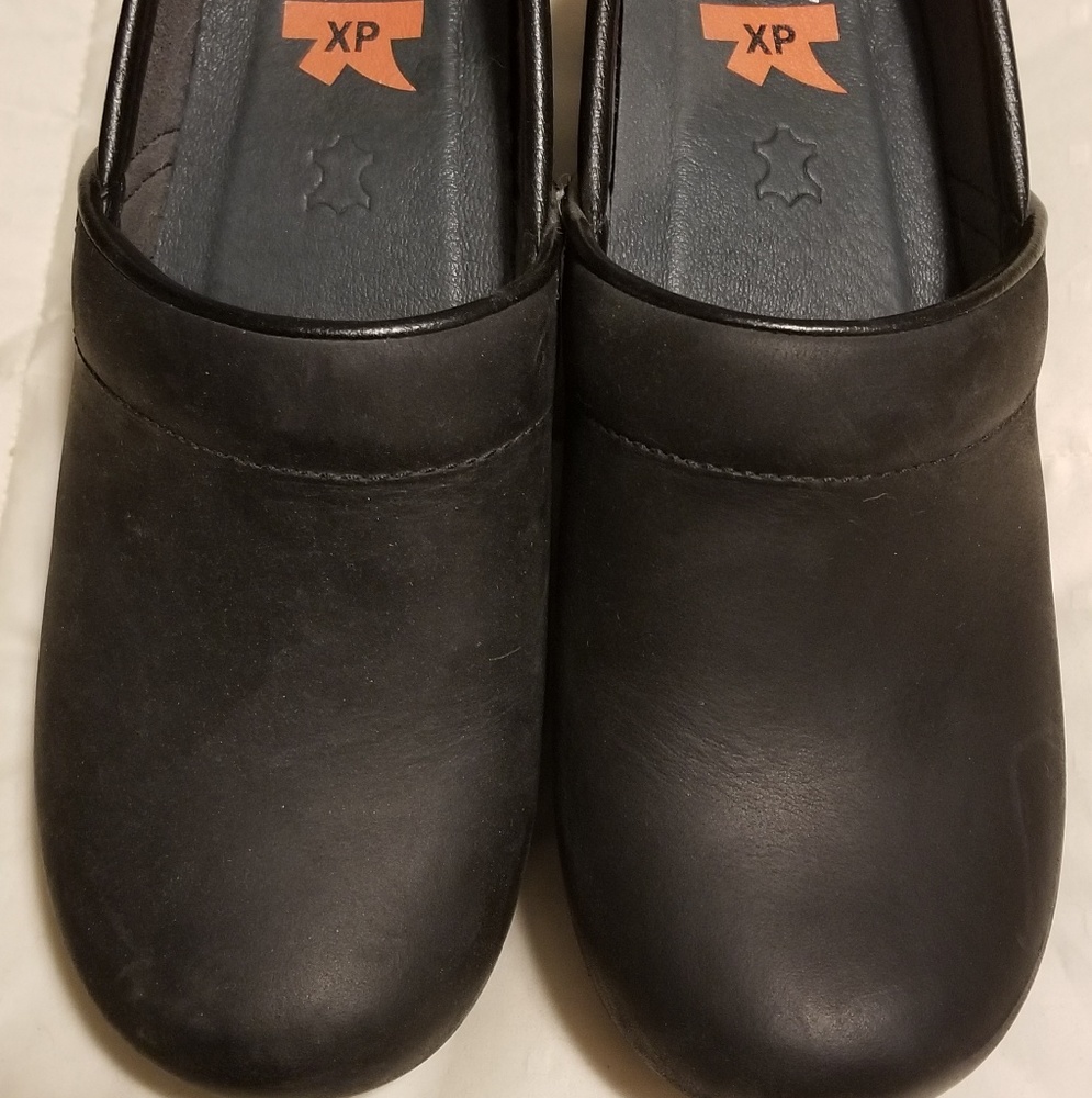 Dansko XP Pro Black Oiled Waterproof Clogs - Picture 2 of 4